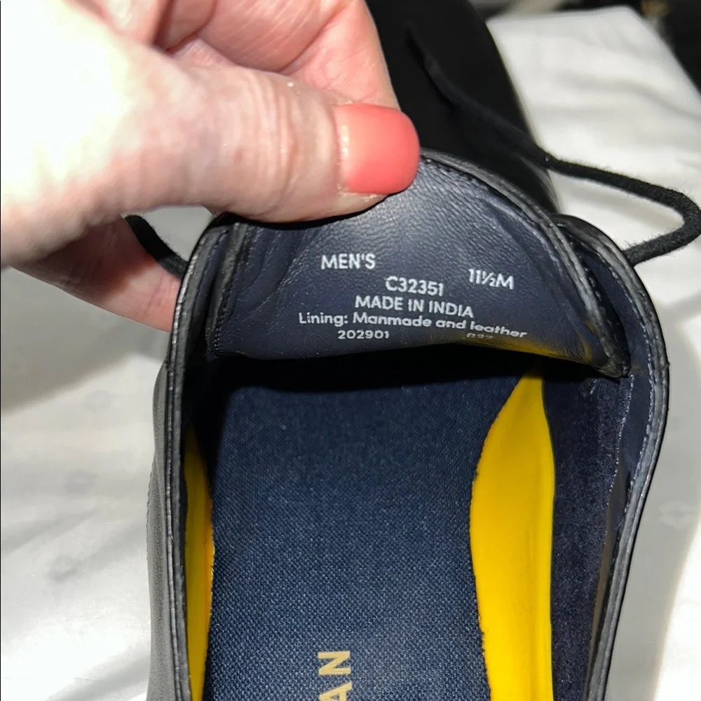 Cole Haan Black Leather Oxford Shoes with Classic Design